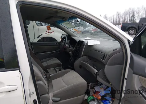 2008 Toyota Sienna Le z USA, uszkodzony, nr VIN 5TDZK23C08S197926